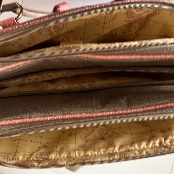 Tommy Bahama Royce Travel Bag - Picture 5 of 16